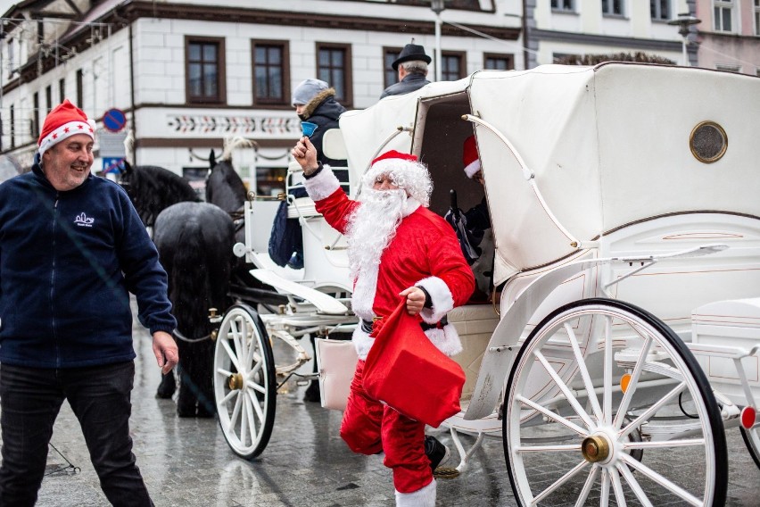 Mikołajki 2019 na Starym Rynku w Pucku (Boże Naordzenie)