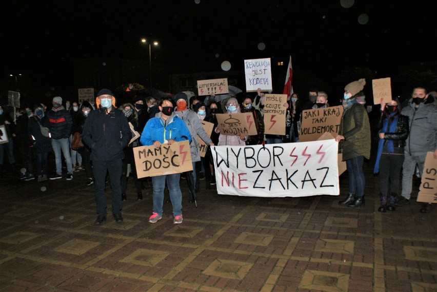 Strajk kobiet w Radlinie. Ponad 100 osób protestowało na...