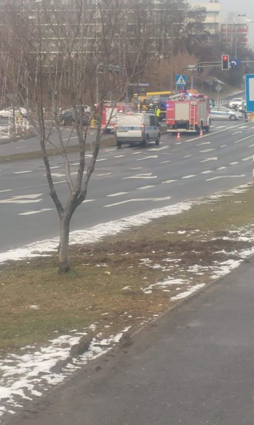 Poważny wypadek na skrzyżowaniu w Żorach. Lądował śmigłowiec LPR [ZDJĘCIA]