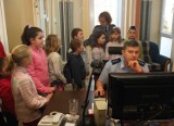 W ramach bezpiecznych ferii dzieci z podstawówek odwiedziły we wtorek komendę piotrkowskiej policji