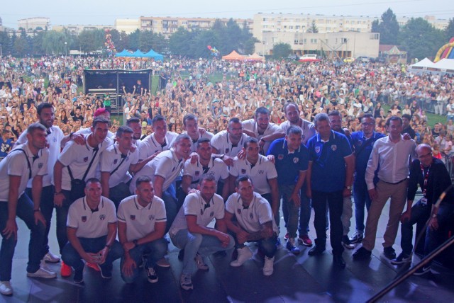 MKS Kalisz zaprezentował zawodników przed wielotysięcznym tłumem