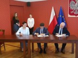 Przebudowa drogi Szymanowice - Tomice będzie kosztować 1,3 mln zł. Gmina otrzymała blisko 663 tys. zł dofinansowania