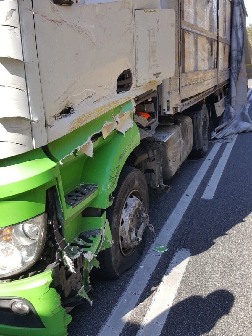 Fatalne zderzenie ciężarówki z dźwigiem na DK20 koło Szczecinka [zdjęcia]