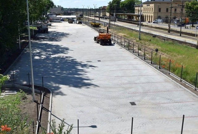 Budowa parkingu przy dworcu PKP w Inowrocławiu dobiega końca