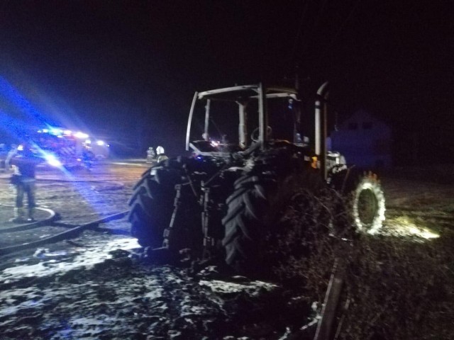 Pożar ciągnika w Gołotach