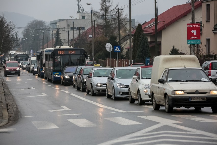 Paraliż drogowy w Krakowie. Bronowice zakorkowane [ZDJĘCIA]