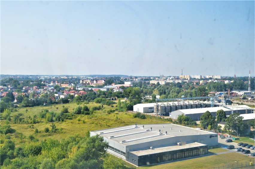 Malbork. Panorama miasta z wielkiego "kaloryfera", czyli elewatora na Piaskach. Elewarr okazuje się dobrym punktem widokowym