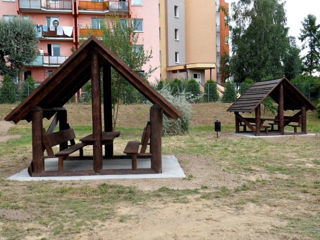 Osiedle Korczak w Kaliszu. Nowe altany, ławki i stoły z budżetu obywatelskiego