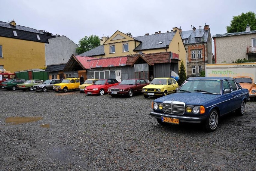 Retro Galicja, czyli I Galicyjski Rajd Pojazdów Zabytkowych. Korowód samochodów przejechał z Gorlic do Jasła [ZDJĘCIA]