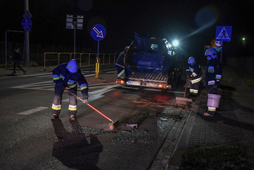 Zderzenie trzech samochodów na ul. Zdunowskiej w Krotoszynie [ZDJĘCIA]