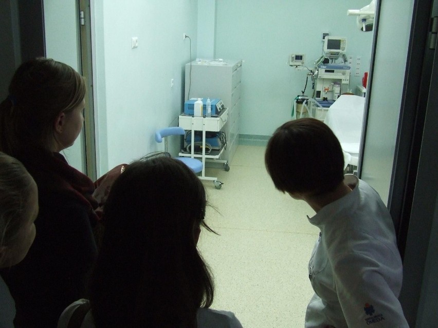 Licealiści podpatrywali pracę szpitala Humana Medica Omeda