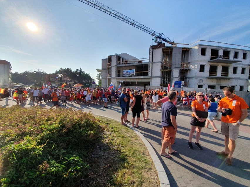 Kolorowy pochód przeszedł ulicami Krynicy Morskiej. Miasto jest gospodarzem Mistrzostw Świata Klasy Cadet 2019.