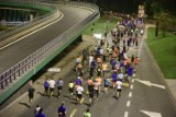 Półmaraton Praski 2023. Tysiące biegaczy wystartowało w nocnej rywalizacji po prawej stronie Wisły