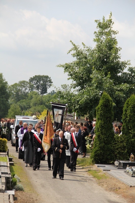 Syców: Ostatnia droga śp. Tomasza Grzesiaka