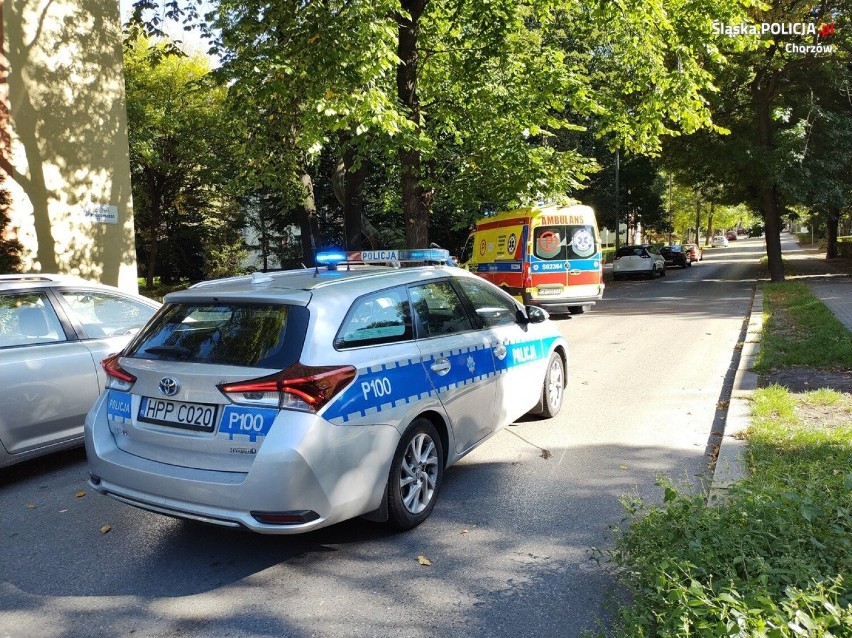 Wypadek w Chorzowie. 26-latka potrąciła na chodniku 90-latkę. Seniorka trafiła do szpitala