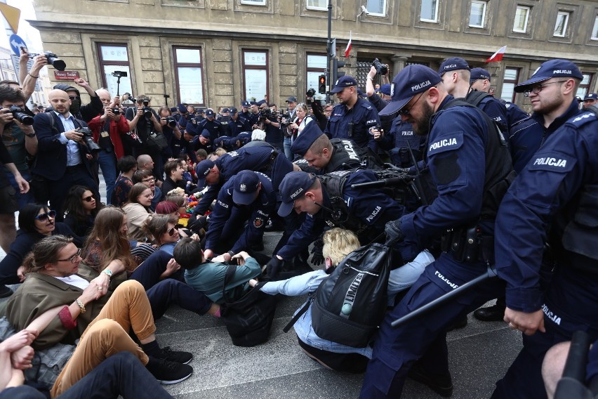 Marsz Suwerenności 2019, Warszawa. W antyunijnej...