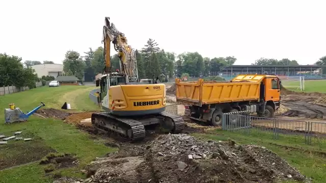 Remont stadionu miejskiego w Strzelcach Opolskich już trwa.