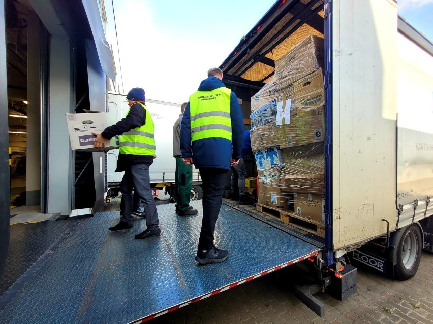 Ciężarówki z darami dla Ukrainy dotarły do Wągrowca 