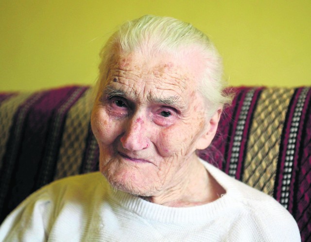Zofia Lis 1 sierpnia skończyła 104 lata. Od 32 lat mieszka u córki - Marii Kędroń, która wraz z mężem troskliwie opiekuje się staruszką. Staruszka wymaga stałej, codziennej opieki.