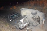 Groźne zderzenie samochodów w m. Dzierzkowice Góry. 44-letni kierowca trafił do szpitala