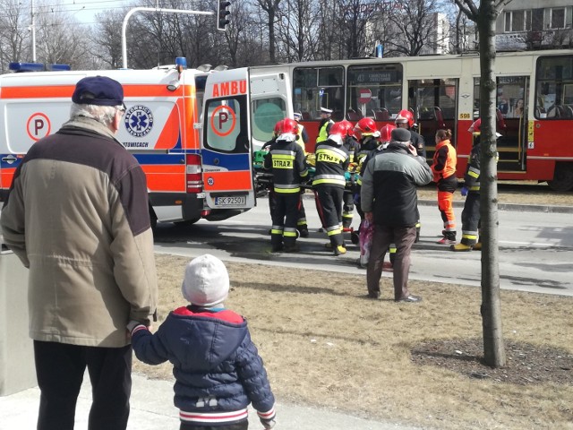 Potrącenie przez tramwaj na alei Korfantego w Katowicach