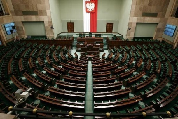 Sejm

Aż szkoda, że taka powierzchnia świeci pustkami. Na...