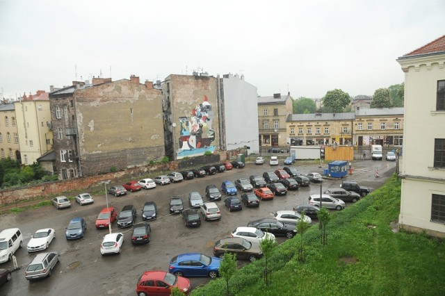 Działka na ul. Karmelickiej. W ramach budżetu obywatelskiego w tym miejscu może powstać ogólnodostępny park miejski.