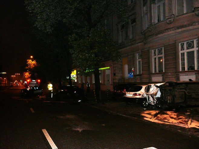 Nocny wypadek na Kościuszki w Łodzi. Pijany kierowca rozbił 4 samochody