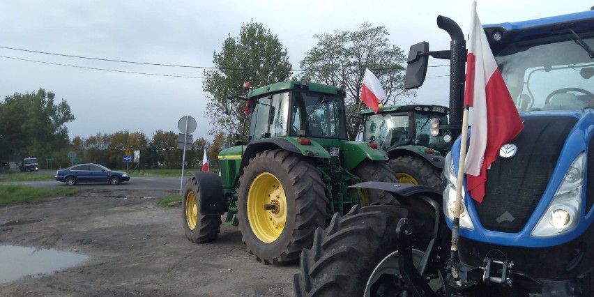 Kolejny protest rolników w naszym regionie. Blokada dróg w Osięcinach i w Izbicy Kujawskiej [zdjęcia, wideo]