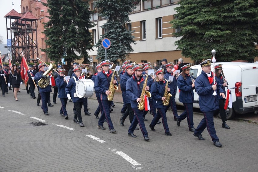 11 listopada w gminie Wejherowo. Biało-czerwony przemarsz w Bolszewie i śpiewanie pieśni patriotycznych w ArtParku