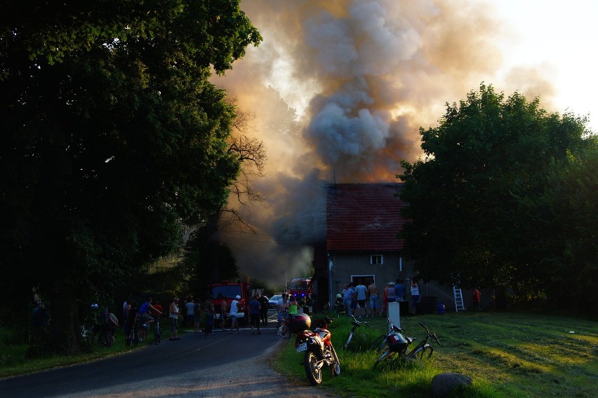 Stracili dorobek życia w pożarze domu. Teraz liczą na pomoc (ZOBACZ ZDJĘCIA)