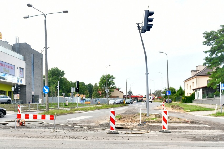 Trwają prace przy wymianie kanalizacji na ulicy Słowackiego...