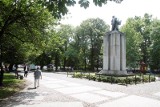 Pomnik armii radzieckiej z Katowic zniknie z cokołu na placu Wolności