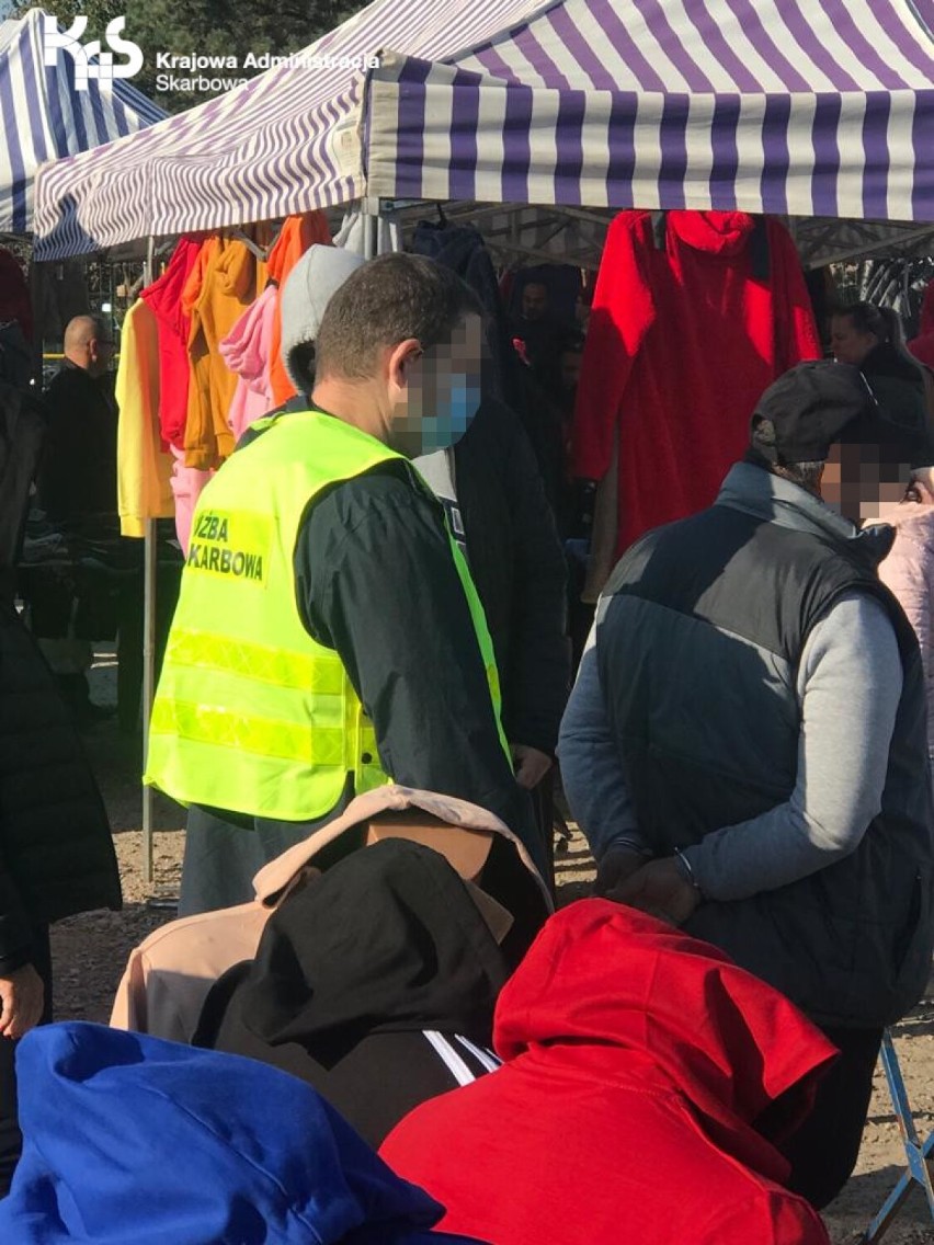 Podrobiona odzież i nielegalne papierosy i tytoń na giełdzie w Pruszczu. Zatrzymano 7 osób! [VIDEO]