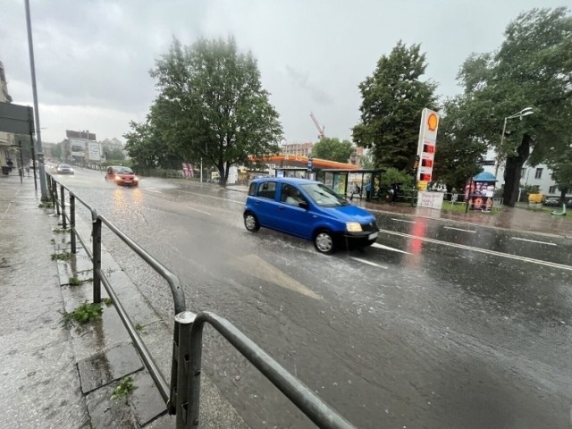 Na południu województwa śląskiego przewidywane są dzisiaj silne opady deszczu, roztopy i silny wiatr