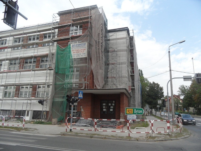 Budynek Gimnazjum nr 13 przy ul. Jankowskiego na Wirku jest...