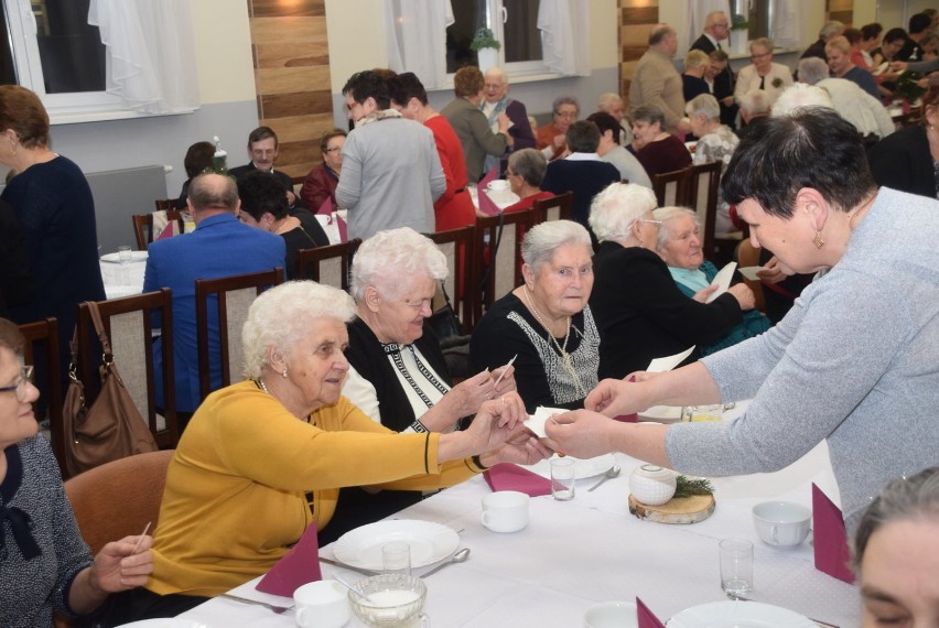 240 seniorów bawiło się na wspólnej wigilii w gminie Krzywiń