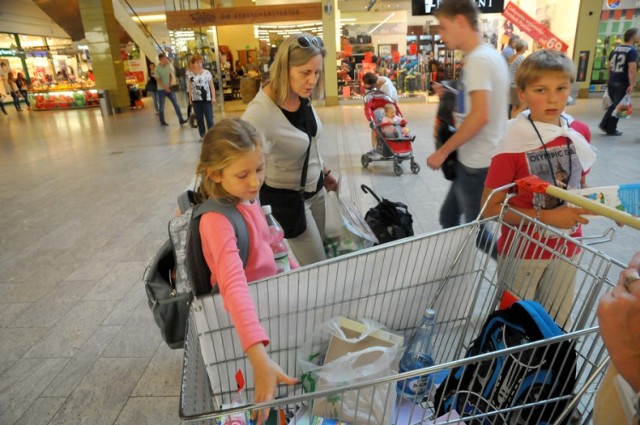 Wszystkich Świętych w 2014 roku wypada w sobotę. Sprawdź, gdzie i kiedy będzie można zrobić zakupy.