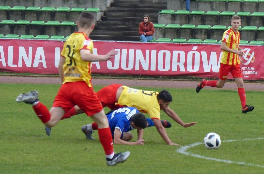 Piłkarze Korony Kielce przegrali z Karpatami Krosno 1:5...