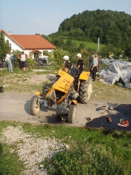 Tragiczny wypadek Wola Kosnowa: nie żyje mężczyzna przygnieciony przez ciągnik [ZDJĘCIA]