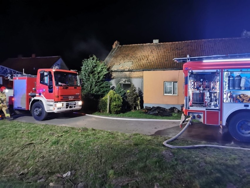 Tragiczny pożar w Tragaminie. 3 kwietnia 2021 r. w pożarze zginął jeden z lokatorów.