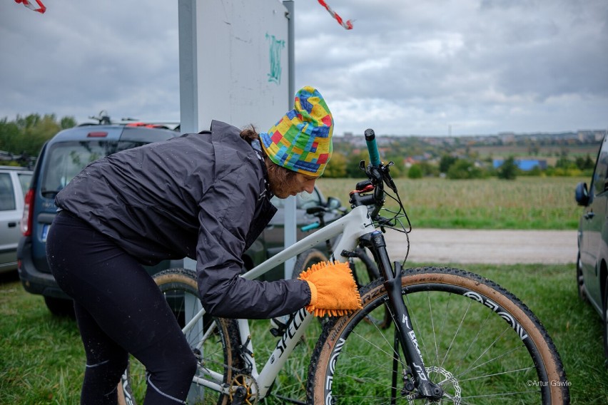 Pucharu Tarnowa MTB. Pod Górą św. Marcina kolarze górscy ścigali się w finałowych zawodach. Mamy zdjęcia