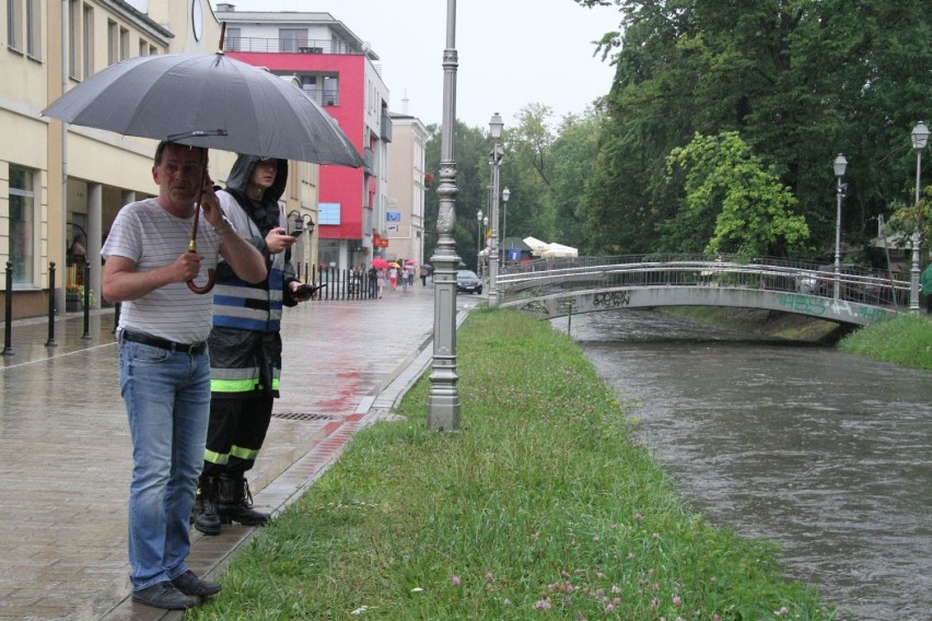 Duży deszcz i... wody Silnicy zagrażały Kielcom (WIDEO, ZDJĘCIA)