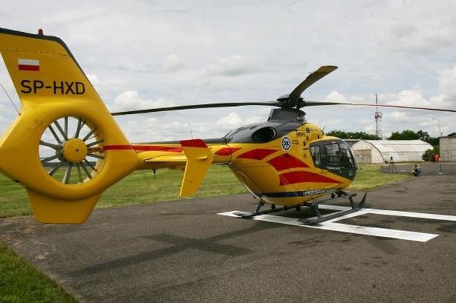 Helikopter przetransportował dziewczynkę do szpitala