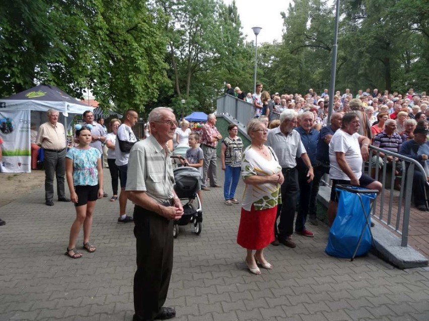 Tłumy w amfiteatrze w Wągrowcu na Wągrowieckiej Biesiadzie Szlagierowej [ZDJĘCIA]