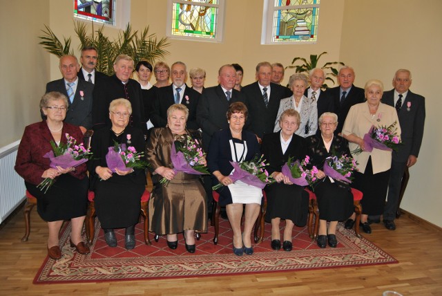 Złoci jubilaci w Granowie. Przyznano medale za długoletnie pożycie małżeńskie