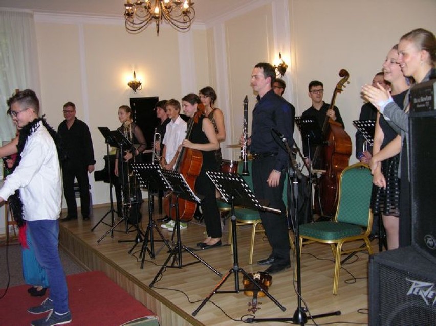 Koncert w szkole muzycznej w Skierniewicach wykonali w...