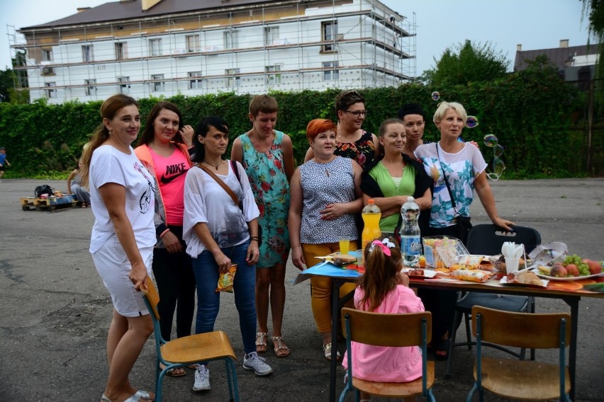 Szkoła Rodziny w Ostrowcu działa dla rodziców i ich dzieci. Założyli ją pracownicy socjalni [ZDJĘCIA]