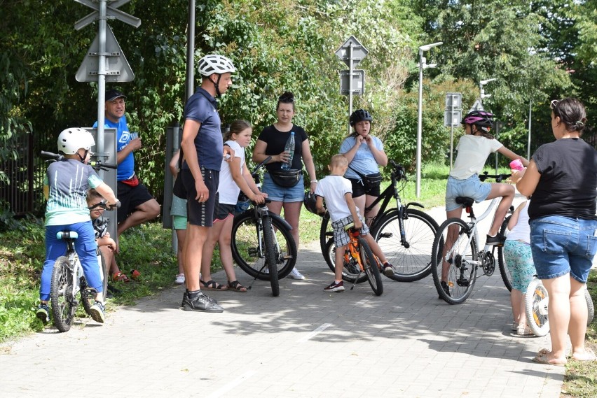 Rowerzyści doskonalili swoje umiejętności na zajęciach w Miasteczku Ruchu Drogowego w Sokółce (wideo)