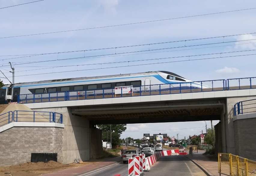 Nowa nastawnia i tory. Pociągi na CMK pojadą do 250 km/godz.